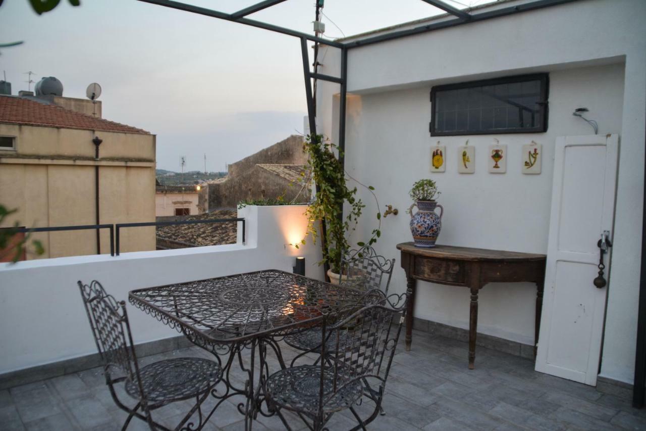 Zioli Acomodação com café da manhã Noto Exterior foto